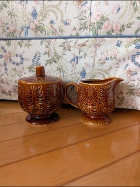Vtg Sugar and Creamer Set